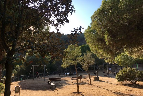 ¿Un parque infantil o un bosque en Barcelona? El parque del castell de l'Oreneta