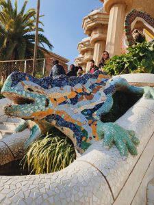 Dragon sculpture kids love